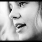 Louane dévoile le touchant "Maman"