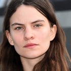 Eliot Sumner chante "Dead Arms Dead Legs"