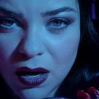Caroline Costa dévoile le clip de "Blue"