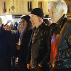 U2 se rend au Bataclan en hommage aux victimes