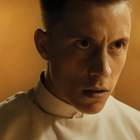 Loïc Nottet s'affronte dans "Mud Blood"