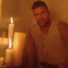 Ricky Martin possédé par le désir dans "Fiebre"