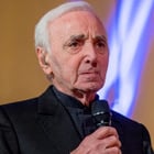 Charles Aznavour reporte encore des concerts