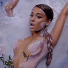 Ariana Grande affirme que "God Is A Woman"