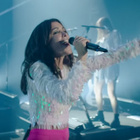 Jenifer s'éclate en live dans son nouveau clip
