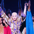 Madonna en pleurs à cause de sa blessure