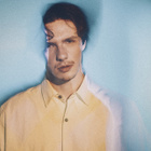 Petit Biscuit en interview pour "Parachute"