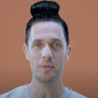 Grand Corps Malade défend Hoshi en chanson