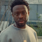 Dadju romantique dans le clip "Elle me demande"