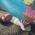 Mika incandescent dans "Apocalypse Calypso"