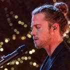 Julien Doré pleure sa maman dans "Les yeux..."