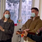 Helena et Julien chantent pour les enfants