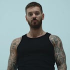 M. Pokora brisé dans son nouveau clip