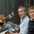 Alain Souchon veut "S'asseoir par terre" avec ses fils