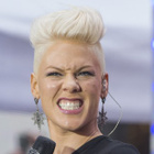 Pink poursuivie par ses anciens producteurs