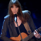 Carla Bruni : écoutez l'inédit "J'arrive à toi"