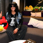 Slash signe la musique des Angry Birds