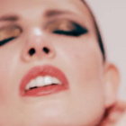 Elodie Frégé en coulisses de son nouvel album