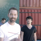 E. Moire et L. Delort dans le clip pour UNITAID