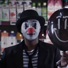 Soprano dans le clip "Ils nous connaissent pas"