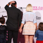 Sia pose avec ses fans... de dos : les photos !