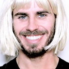 "Chandelier" : il refait le clip de Sia chez IKEA !
