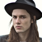 James Bay propose "Move Together"