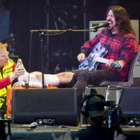 Dave Grohl : une jambe cassée ? Pas de problème !