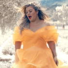 Kelly Clarkson de retour avec "Love So Soft"
