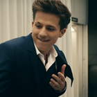 Charlie Puth sur son 31 dans "How Long"