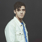 Lauv brille sur "Chasing Fire" : écoutez !