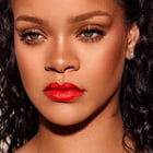 Rihanna poursuit son père en justice