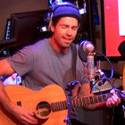 Tom Leeb chante "The Best In Me" en acoustique