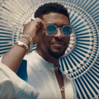 Usher fait la fête dans "Don't Waste My Time"
