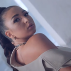 Eva Queen enchaîne avec "Chelou"