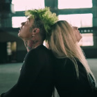 Avril Lavigne et MOD Sun sur "Flames"