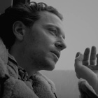 Raphaël nostalgique dans son nouveau clip