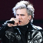 Orelsan interrompt son concert pour aider un fan