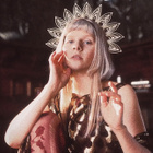 Aurora : écoutez l'inédit "The Woman I Am"