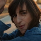 Juliette Armanet au soleil pour "Tu me Play"