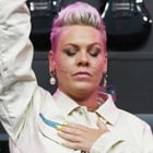 Pink émue pour la mort de son père