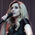 Lara Fabian réagit avec émotion aux critiques