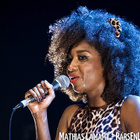 Inna Modja submergée sur la scène de La Cigale