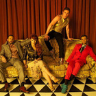 Scissor Sisters chante "Let's Have A Kiki"