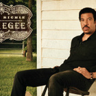 Lionel Richie passe devant Whitney Houston