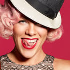 Pink frappe fort avec "The Truth About Love"