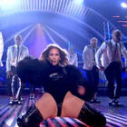 Trop sexy en Angleterre ? Jennifer Lopez répond