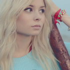 Nina Nesbitt à la plage dans "Way in the World"