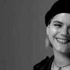 Soko cartonne grâce à des premiers baisers