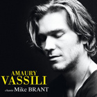 Amaury Vassili rend hommage à Mike Brant